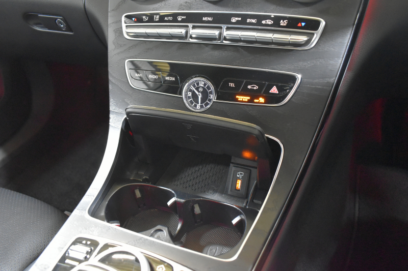 メルセデスベンツ Cクラス C220d ﾛｰﾚｳｽED ｽﾎﾟｰﾂﾌﾟﾗｽP ﾚｰﾀﾞｰｾｰﾌﾃｨP 後期 革 ﾍｯﾄﾞｱｯﾌﾟD 液晶ﾒｰﾀｰ ﾌｯﾄﾄﾗﾝｸ ﾜｲﾔﾚｽﾁｬｰｼﾞ ｴｱｻｽ AMGｴｱﾛ18AW ﾃﾞｨｽﾄﾛﾆｯｸ ﾌﾞﾗｲﾝﾄﾞｽﾎﾟｯﾄ ﾚｰﾝｷｰﾌﾟ ﾅﾋﾞTV ﾊﾞｯｸｶﾒﾗ ｷｰﾚｽｺﾞｰ 2年保証