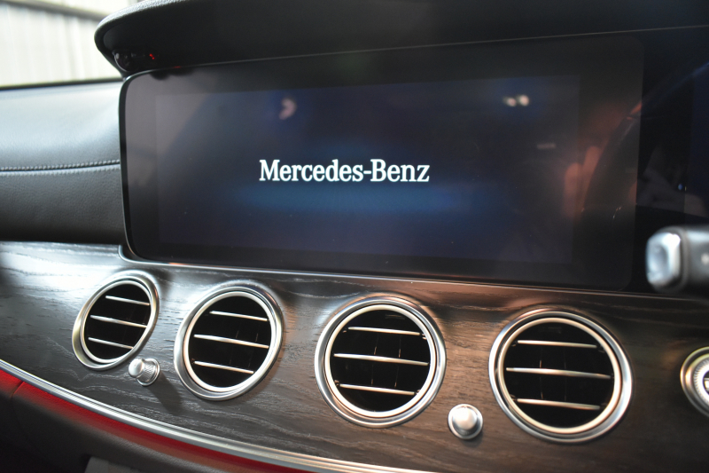 メルセデスベンツ Eクラス E300WG ｽﾎﾟｰﾂ ｴｸｽｸﾙｰｼﾌﾞ ﾚｰﾀﾞｰSP 後期型 258馬力 1ｵｰﾅｰ ﾊﾟﾉﾗﾏｻﾝﾙｰﾌ ﾌﾞﾙﾒｽﾀｰS MEｺﾈ 全席ﾋｰﾀｰ黒革 ﾃﾞｨｽﾄﾛ Lﾁｪﾝｼﾞ BSM AMGｴｱﾛ19AW ｷｰGO HUD MBUX ﾅﾋﾞ地ﾃﾞｼﾞ360ｶﾒ 2年保証