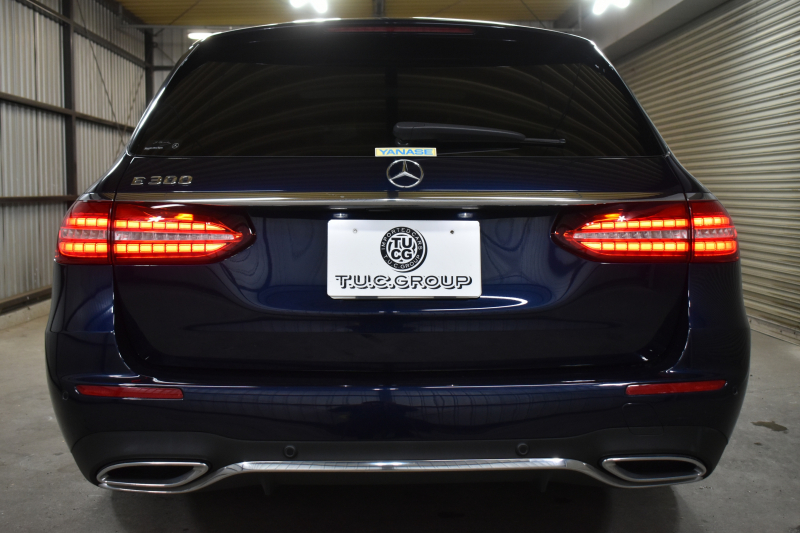 メルセデスベンツ Eクラス E300WG ｽﾎﾟｰﾂ ｴｸｽｸﾙｰｼﾌﾞ ﾚｰﾀﾞｰSP 後期型 258馬力 1ｵｰﾅｰ ﾊﾟﾉﾗﾏｻﾝﾙｰﾌ ﾌﾞﾙﾒｽﾀｰS MEｺﾈ 全席ﾋｰﾀｰ黒革 ﾃﾞｨｽﾄﾛ Lﾁｪﾝｼﾞ BSM AMGｴｱﾛ19AW ｷｰGO HUD MBUX ﾅﾋﾞ地ﾃﾞｼﾞ360ｶﾒ 2年保証