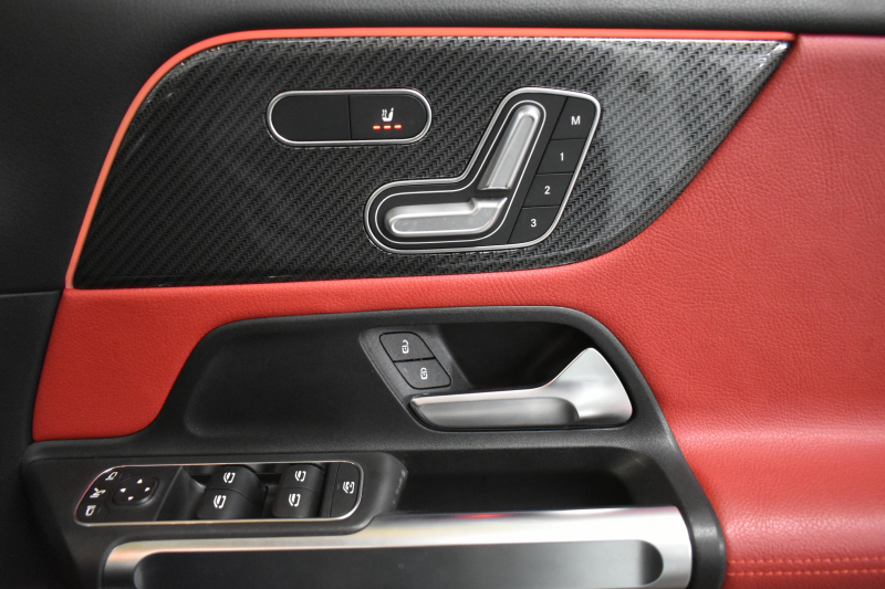 メルセデスベンツ GLB GLB200d 4ﾏﾁｯｸ AMGﾗｲﾝ AMGﾚｻﾞｰｴｸｽｸﾙｰｼﾌﾞP ﾅﾋﾞｹﾞｰｼｮﾝP ﾚｰﾀﾞｰｾｰﾌﾃｨP 1ｵｰﾅｰ ﾊﾟﾉﾗﾏｻﾝﾙｰﾌ 革 AMGｴｱﾛ19AW MBUXﾅﾋﾞTV ﾃﾞｨｽﾄﾛ ﾌﾞﾗｲﾝﾄﾞS 360ｶﾒﾗ ﾜｲﾔﾚｽﾁｬｰｼﾞ ﾌｯﾄｹﾞｰﾄ ｷｰﾚｽｺﾞｰ 2年保証