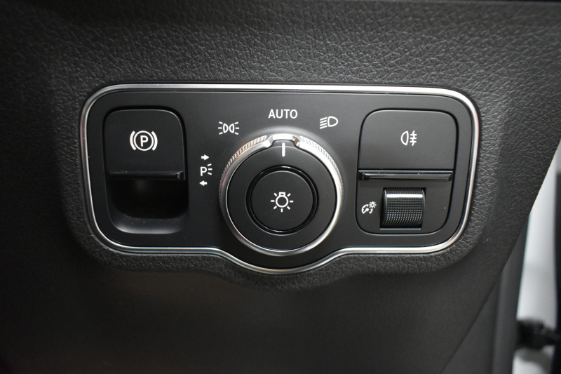 メルセデスベンツ GLB GLB200d 4ﾏﾁｯｸ AMGﾗｲﾝ AMGﾚｻﾞｰｴｸｽｸﾙｰｼﾌﾞP ﾅﾋﾞｹﾞｰｼｮﾝP ﾚｰﾀﾞｰｾｰﾌﾃｨP 1ｵｰﾅｰ ﾊﾟﾉﾗﾏｻﾝﾙｰﾌ 革 AMGｴｱﾛ19AW MBUXﾅﾋﾞTV ﾃﾞｨｽﾄﾛ ﾌﾞﾗｲﾝﾄﾞS 360ｶﾒﾗ ﾜｲﾔﾚｽﾁｬｰｼﾞ ﾌｯﾄｹﾞｰﾄ ｷｰﾚｽｺﾞｰ 2年保証