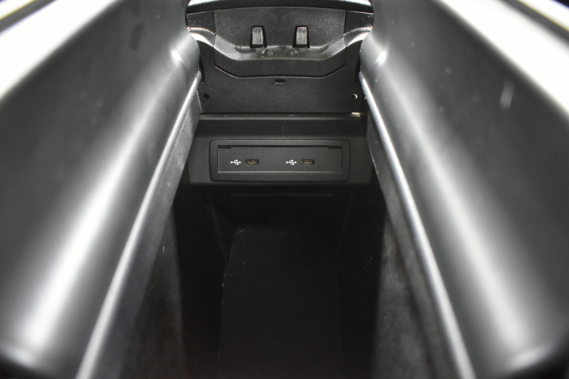 メルセデスベンツ GLB GLB200d 4ﾏﾁｯｸ AMGﾗｲﾝ AMGﾚｻﾞｰｴｸｽｸﾙｰｼﾌﾞP ﾅﾋﾞｹﾞｰｼｮﾝP ﾚｰﾀﾞｰｾｰﾌﾃｨP 1ｵｰﾅｰ ﾊﾟﾉﾗﾏｻﾝﾙｰﾌ 革 AMGｴｱﾛ19AW MBUXﾅﾋﾞTV ﾃﾞｨｽﾄﾛ ﾌﾞﾗｲﾝﾄﾞS 360ｶﾒﾗ ﾜｲﾔﾚｽﾁｬｰｼﾞ ﾌｯﾄｹﾞｰﾄ ｷｰﾚｽｺﾞｰ 2年保証