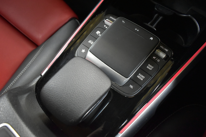 メルセデスベンツ GLB GLB200d 4ﾏﾁｯｸ AMGﾗｲﾝ AMGﾚｻﾞｰｴｸｽｸﾙｰｼﾌﾞP ﾅﾋﾞｹﾞｰｼｮﾝP ﾚｰﾀﾞｰｾｰﾌﾃｨP 1ｵｰﾅｰ ﾊﾟﾉﾗﾏｻﾝﾙｰﾌ 革 AMGｴｱﾛ19AW MBUXﾅﾋﾞTV ﾃﾞｨｽﾄﾛ ﾌﾞﾗｲﾝﾄﾞS 360ｶﾒﾗ ﾜｲﾔﾚｽﾁｬｰｼﾞ ﾌｯﾄｹﾞｰﾄ ｷｰﾚｽｺﾞｰ 2年保証