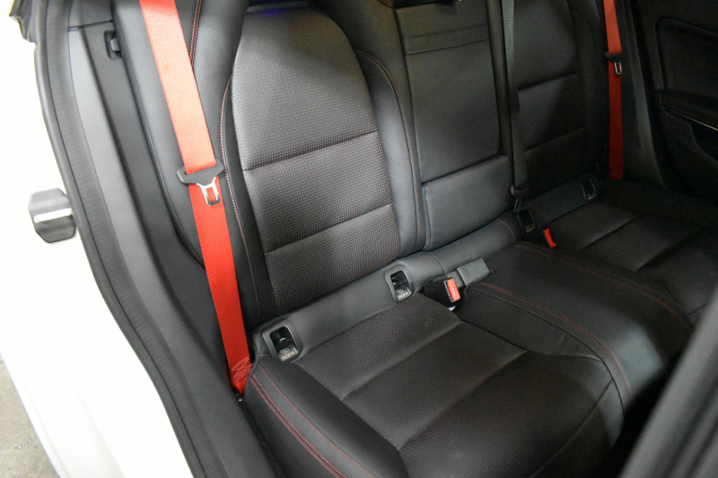 AMG CLAクラス CLA45 4ﾏﾁｯｸ ﾚｰﾀﾞｰｾｰﾌﾃｨP 高出力ｴﾝｼﾞﾝ360馬力 ﾊﾟﾉﾗﾏｻﾝﾙｰﾌ ﾋｰﾀｰ黒革 ﾃﾞｨｽﾄﾛﾆｯｸﾌﾟﾗｽ ﾌﾞﾗｲﾝﾄﾞｽﾎﾟｯﾄ AMGｴｱﾛ18AW ｷｰﾚｽGO 地ﾃﾞｼﾞ ﾊﾞｯｸｶﾒﾗ ﾊﾟｰｸﾄﾛﾆｯｸ 2年保証