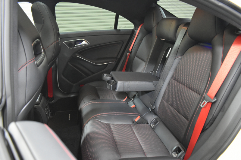 AMG CLAクラス CLA45 4ﾏﾁｯｸ ﾚｰﾀﾞｰｾｰﾌﾃｨP 高出力ｴﾝｼﾞﾝ360馬力 ﾊﾟﾉﾗﾏｻﾝﾙｰﾌ ﾋｰﾀｰ黒革 ﾃﾞｨｽﾄﾛﾆｯｸﾌﾟﾗｽ ﾌﾞﾗｲﾝﾄﾞｽﾎﾟｯﾄ AMGｴｱﾛ18AW ｷｰﾚｽGO 地ﾃﾞｼﾞ ﾊﾞｯｸｶﾒﾗ ﾊﾟｰｸﾄﾛﾆｯｸ 2年保証