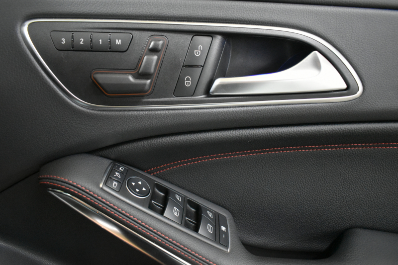 AMG CLAクラス CLA45 4ﾏﾁｯｸ ﾚｰﾀﾞｰｾｰﾌﾃｨP 高出力ｴﾝｼﾞﾝ360馬力 ﾊﾟﾉﾗﾏｻﾝﾙｰﾌ ﾋｰﾀｰ黒革 ﾃﾞｨｽﾄﾛﾆｯｸﾌﾟﾗｽ ﾌﾞﾗｲﾝﾄﾞｽﾎﾟｯﾄ AMGｴｱﾛ18AW ｷｰﾚｽGO 地ﾃﾞｼﾞ ﾊﾞｯｸｶﾒﾗ ﾊﾟｰｸﾄﾛﾆｯｸ 2年保証