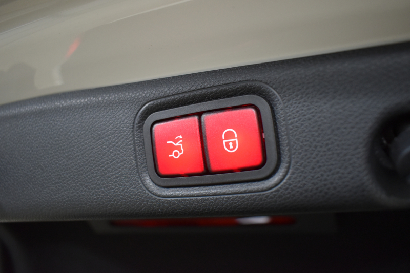 メルセデスベンツ Eクラス E200 ｽﾎﾟｰﾂ BSG搭載 ｴｸｽｸﾙｰｼﾌﾞP AMGﾗｲﾝｲﾝﾃﾘｱP ﾚｰﾀﾞｰｾｰﾌﾃｨP 後期型 革 ﾌﾞﾙﾒｽﾀｰ HUD ｴｱﾊﾞﾗﾝｽP ﾊﾟﾜｰﾄﾗﾝｸ AMGｴｱﾛ19AW MBUXARﾅﾋﾞTV 360ｶﾒﾗ ﾜｲﾔﾚｽﾁｬｰｼﾞ ﾃﾞｨｽﾄﾛ ﾌﾞﾗｲﾝﾄﾞS ﾚｰﾝｷｰﾌﾟ 2年保証