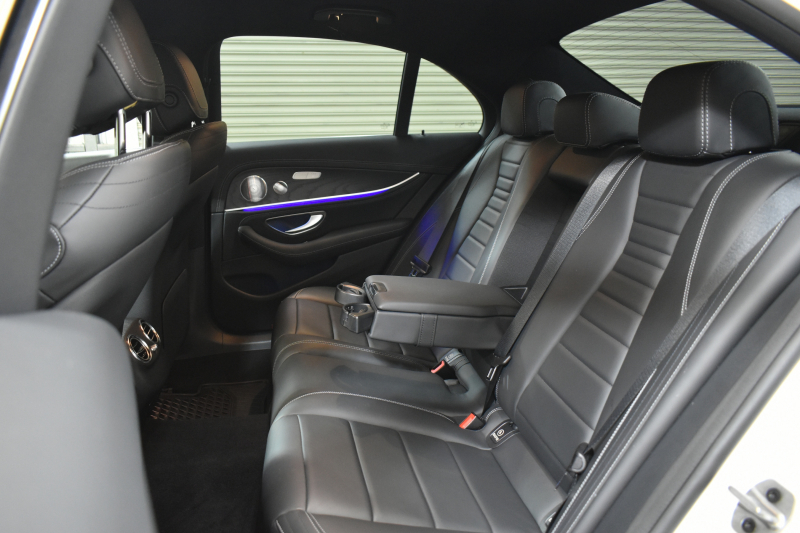 メルセデスベンツ Eクラス E200 ｽﾎﾟｰﾂ BSG搭載 ｴｸｽｸﾙｰｼﾌﾞP AMGﾗｲﾝｲﾝﾃﾘｱP ﾚｰﾀﾞｰｾｰﾌﾃｨP 後期型 革 ﾌﾞﾙﾒｽﾀｰ HUD ｴｱﾊﾞﾗﾝｽP ﾊﾟﾜｰﾄﾗﾝｸ AMGｴｱﾛ19AW MBUXARﾅﾋﾞTV 360ｶﾒﾗ ﾜｲﾔﾚｽﾁｬｰｼﾞ ﾃﾞｨｽﾄﾛ ﾌﾞﾗｲﾝﾄﾞS ﾚｰﾝｷｰﾌﾟ 2年保証