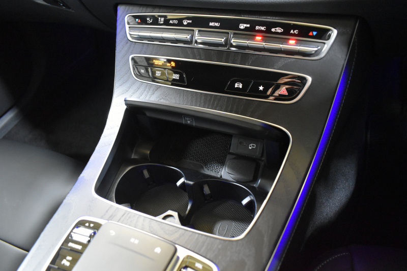 メルセデスベンツ Eクラス E200 ｽﾎﾟｰﾂ BSG搭載 ｴｸｽｸﾙｰｼﾌﾞP AMGﾗｲﾝｲﾝﾃﾘｱP ﾚｰﾀﾞｰｾｰﾌﾃｨP 後期型 革 ﾌﾞﾙﾒｽﾀｰ HUD ｴｱﾊﾞﾗﾝｽP ﾊﾟﾜｰﾄﾗﾝｸ AMGｴｱﾛ19AW MBUXARﾅﾋﾞTV 360ｶﾒﾗ ﾜｲﾔﾚｽﾁｬｰｼﾞ ﾃﾞｨｽﾄﾛ ﾌﾞﾗｲﾝﾄﾞS ﾚｰﾝｷｰﾌﾟ 2年保証