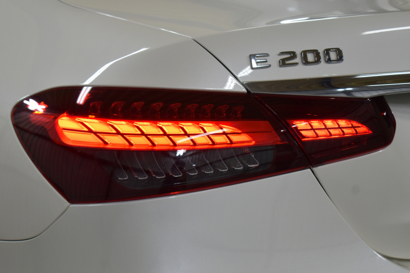 メルセデスベンツ Eクラス E200 ｽﾎﾟｰﾂ BSG搭載 ｴｸｽｸﾙｰｼﾌﾞP AMGﾗｲﾝｲﾝﾃﾘｱP ﾚｰﾀﾞｰｾｰﾌﾃｨP 後期型 革 ﾌﾞﾙﾒｽﾀｰ HUD ｴｱﾊﾞﾗﾝｽP ﾊﾟﾜｰﾄﾗﾝｸ AMGｴｱﾛ19AW MBUXARﾅﾋﾞTV 360ｶﾒﾗ ﾜｲﾔﾚｽﾁｬｰｼﾞ ﾃﾞｨｽﾄﾛ ﾌﾞﾗｲﾝﾄﾞS ﾚｰﾝｷｰﾌﾟ 2年保証