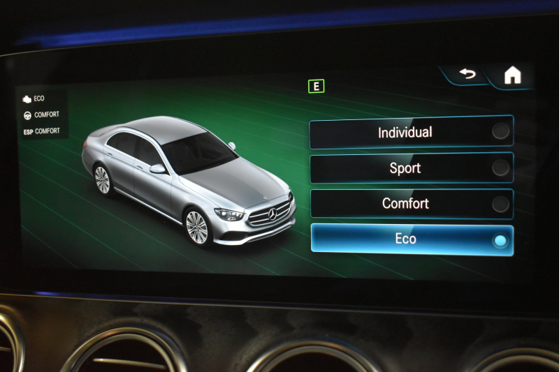 メルセデスベンツ Eクラス E200 ｽﾎﾟｰﾂ BSG搭載 ｴｸｽｸﾙｰｼﾌﾞP AMGﾗｲﾝｲﾝﾃﾘｱP ﾚｰﾀﾞｰｾｰﾌﾃｨP 後期型 革 ﾌﾞﾙﾒｽﾀｰ HUD ｴｱﾊﾞﾗﾝｽP ﾊﾟﾜｰﾄﾗﾝｸ AMGｴｱﾛ19AW MBUXARﾅﾋﾞTV 360ｶﾒﾗ ﾜｲﾔﾚｽﾁｬｰｼﾞ ﾃﾞｨｽﾄﾛ ﾌﾞﾗｲﾝﾄﾞS ﾚｰﾝｷｰﾌﾟ 2年保証