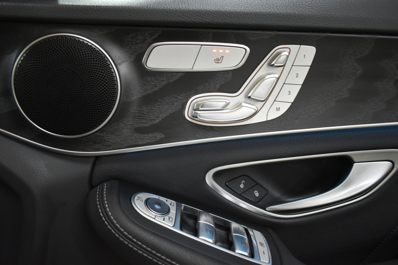 メルセデスベンツ Cクラス C220d ﾛｰﾚｳｽED ﾚｰﾀﾞｰｾｰﾌﾃｨP AMGﾗｲﾝ ﾍﾞｰｼｯｸP 特別仕様車 1ｵｰﾅｰ 革 AMGｴｱﾛ18AW ｴｱｻｽ ﾃﾞｨｽﾄﾛﾆｯｸ ﾌﾞﾗｲﾝﾄﾞｽﾎﾟｯﾄ ﾚｰﾝｷｰﾌﾟ ﾊﾟｰｷﾝｸﾞﾊﾟｲﾛｯﾄ ﾊﾟｰｸﾄﾛﾆｯｸ ｷｰﾚｽｺﾞｰ ﾅﾋﾞTV Bｶﾒﾗ 2年保証