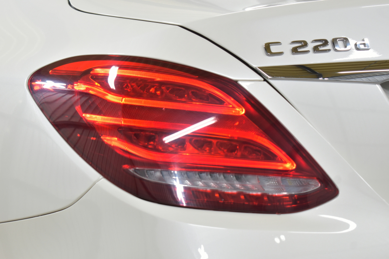 メルセデスベンツ Cクラス C220d ﾛｰﾚｳｽED ﾚｰﾀﾞｰｾｰﾌﾃｨP AMGﾗｲﾝ ﾍﾞｰｼｯｸP 特別仕様車 1ｵｰﾅｰ 革 AMGｴｱﾛ18AW ｴｱｻｽ ﾃﾞｨｽﾄﾛﾆｯｸ ﾌﾞﾗｲﾝﾄﾞｽﾎﾟｯﾄ ﾚｰﾝｷｰﾌﾟ ﾊﾟｰｷﾝｸﾞﾊﾟｲﾛｯﾄ ﾊﾟｰｸﾄﾛﾆｯｸ ｷｰﾚｽｺﾞｰ ﾅﾋﾞTV Bｶﾒﾗ 2年保証