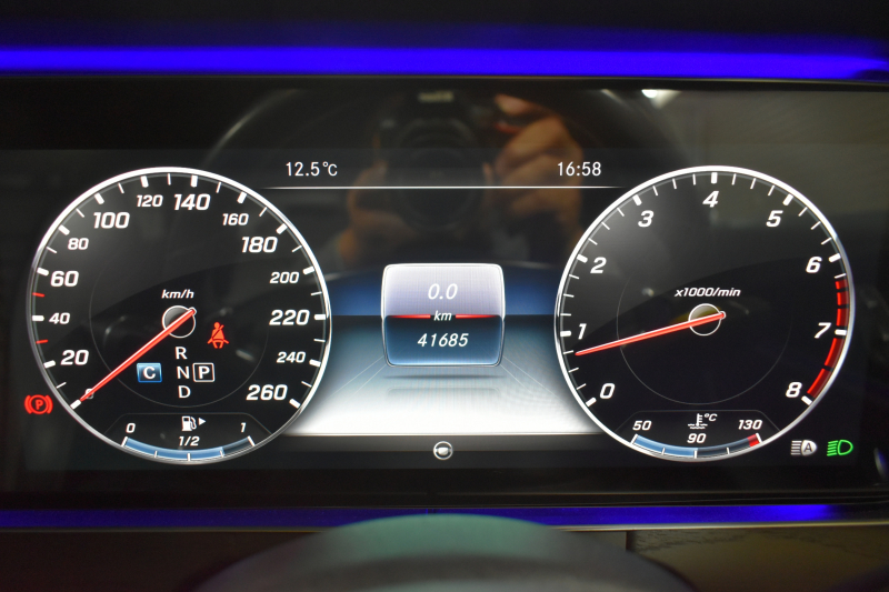 メルセデスベンツ Eクラス E200ﾜｺﾞﾝ AVG ｽﾎﾟｰﾂ 本革仕様 ﾚｰﾀﾞｰSP  9速AT 全席ﾋｰﾀｰ黒革 ﾃﾞｨｽﾄﾛ ﾌﾞﾗｲﾝﾄﾞｽﾎﾟｯﾄ Lｷｰﾌﾟ AMGｴｱﾛ19AW ｷｰﾚｽGO PTS ﾌｯﾄｹﾞｰﾄ ﾌﾞﾙﾒｽﾀｰS 地ﾃﾞｼﾞ360ｶﾒﾗ 2年保証