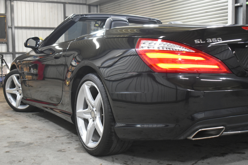 メルセデスベンツ SLクラス SL350 ﾚｰﾀﾞｰｾｰﾌﾃｨP 3.5ﾘｯﾀｰV6 306馬力 ﾏｼﾞｯｸｽｶｲﾙｰﾌ ｴｱｽｶｰﾌ ﾋｰﾀｰ/ﾍﾞﾝﾁﾚｰﾀｰ黒革 ﾃﾞｨｽﾄﾛ BSM Lｷｰﾌﾟ AMGｴｱﾛ19AW ｷｰﾚｽGO PTS ﾌｯﾄﾄﾗﾝｸ 地ﾃﾞｼﾞﾅﾋﾞBｶﾒﾗ 2年保証