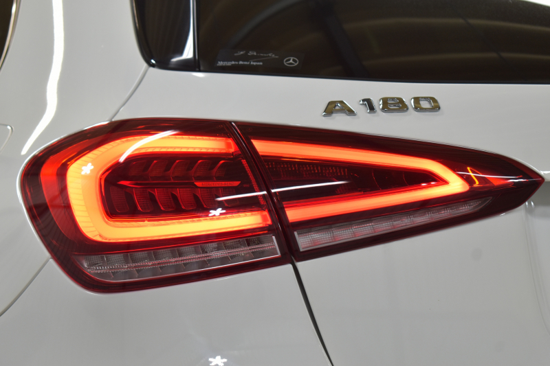 メルセデスベンツ Aクラス A180 Edition1 AMGﾗｲﾝ ﾅｲﾄP ｱﾄﾞﾊﾞﾝｽﾄﾞP ﾅﾋﾞｹﾞｰｼｮﾝP ﾚｰﾀﾞｰｾｰﾌﾃｨP 限定150台 専用ｸﾞﾘｰﾝｱｸｾﾝﾄ AMGｴｱﾛ19AW MBUXﾅﾋﾞTV 360ｶﾒﾗ HUD ｱﾄﾞﾊﾞﾝｽﾄﾞｻｳﾝﾄﾞ ﾜｲﾔﾚｽﾁｬｰｼﾞ ﾃﾞｨｽﾄﾛ ﾌﾞﾗｲﾝﾄﾞS 2年保証