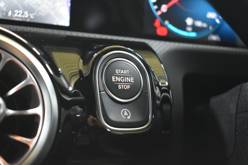 メルセデスベンツ Aクラス A180 Edition1 AMGﾗｲﾝ ﾅｲﾄP ｱﾄﾞﾊﾞﾝｽﾄﾞP ﾅﾋﾞｹﾞｰｼｮﾝP ﾚｰﾀﾞｰｾｰﾌﾃｨP 限定150台 専用ｸﾞﾘｰﾝｱｸｾﾝﾄ AMGｴｱﾛ19AW MBUXﾅﾋﾞTV 360ｶﾒﾗ HUD ｱﾄﾞﾊﾞﾝｽﾄﾞｻｳﾝﾄﾞ ﾜｲﾔﾚｽﾁｬｰｼﾞ ﾃﾞｨｽﾄﾛ ﾌﾞﾗｲﾝﾄﾞS 2年保証