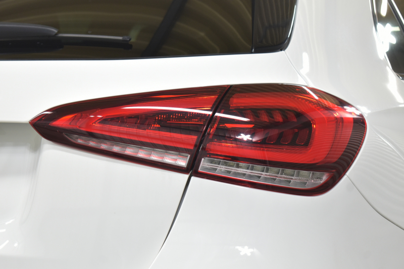 メルセデスベンツ Aクラス A180 Edition1 AMGﾗｲﾝ ﾅｲﾄP ｱﾄﾞﾊﾞﾝｽﾄﾞP ﾅﾋﾞｹﾞｰｼｮﾝP ﾚｰﾀﾞｰｾｰﾌﾃｨP 限定150台 専用ｸﾞﾘｰﾝｱｸｾﾝﾄ AMGｴｱﾛ19AW MBUXﾅﾋﾞTV 360ｶﾒﾗ HUD ｱﾄﾞﾊﾞﾝｽﾄﾞｻｳﾝﾄﾞ ﾜｲﾔﾚｽﾁｬｰｼﾞ ﾃﾞｨｽﾄﾛ ﾌﾞﾗｲﾝﾄﾞS 2年保証