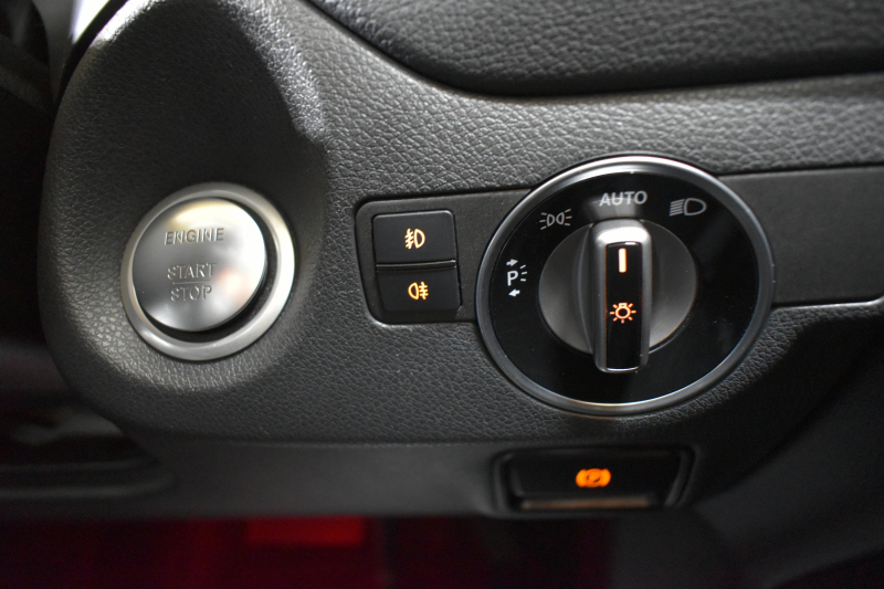 メルセデスベンツ GLA GLA220 4M ﾚｻﾞｰEXC ﾚｰﾀﾞｰSP  後期型 184馬力 4WD 1ｵｰﾅｰ ﾊﾟﾉﾗﾏｻﾝﾙｰﾌ ﾋｰﾀｰ黒革 ﾃﾞｨｽﾄﾛ Bｽﾎﾟｯﾄ 専用18AW&ﾊﾞﾝﾊﾟｰ 駐車支援 ｷｰGO ﾊｰﾏﾝK PTS ﾌｯﾄｹﾞｰﾄ 地ﾃﾞｼﾞBｶﾒﾗ 2年保証