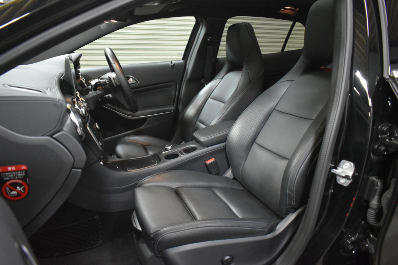 メルセデスベンツ GLA GLA220 4M ﾚｻﾞｰEXC ﾚｰﾀﾞｰSP  後期型 184馬力 4WD 1ｵｰﾅｰ ﾊﾟﾉﾗﾏｻﾝﾙｰﾌ ﾋｰﾀｰ黒革 ﾃﾞｨｽﾄﾛ Bｽﾎﾟｯﾄ 専用18AW&ﾊﾞﾝﾊﾟｰ 駐車支援 ｷｰGO ﾊｰﾏﾝK PTS ﾌｯﾄｹﾞｰﾄ 地ﾃﾞｼﾞBｶﾒﾗ 2年保証