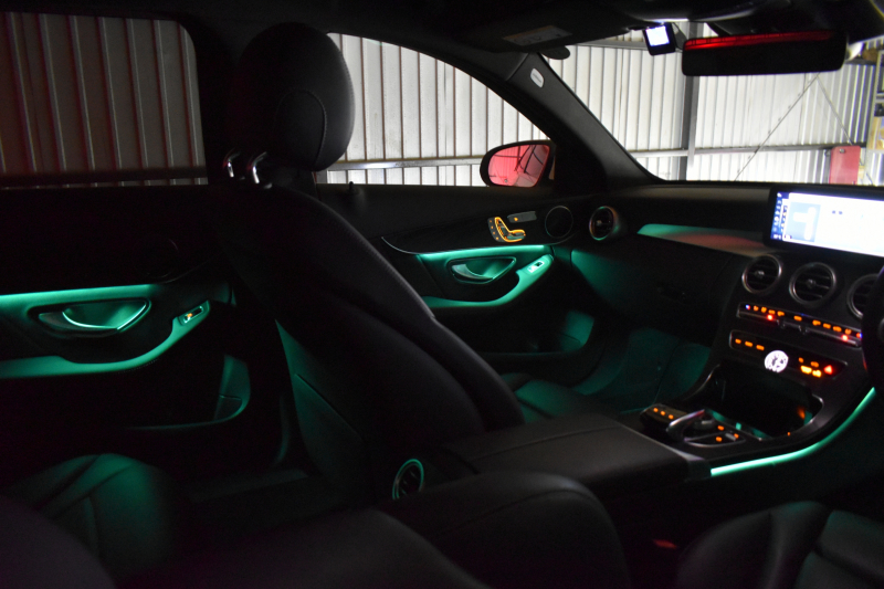 メルセデスベンツ Cクラス C200 ﾛｰﾚｳｽED ｽﾎﾟｰﾂﾌﾟﾗｽP ﾚｰﾀﾞｰｾｰﾌﾃｨP 後期 革 ﾍｯﾄﾞｱｯﾌﾟD 液晶ﾒｰﾀｰ ﾌｯﾄﾄﾗﾝｸ ﾜｲﾔﾚｽﾁｬｰｼﾞ ｴｱｻｽ AMGｴｱﾛ18AW ﾃﾞｨｽﾄﾛﾆｯｸ ﾌﾞﾗｲﾝﾄﾞｽﾎﾟｯﾄ ﾚｰﾝｷｰﾌﾟ ﾅﾋﾞTV ﾊﾞｯｸｶﾒﾗ ｷｰﾚｽｺﾞｰ 2年保証