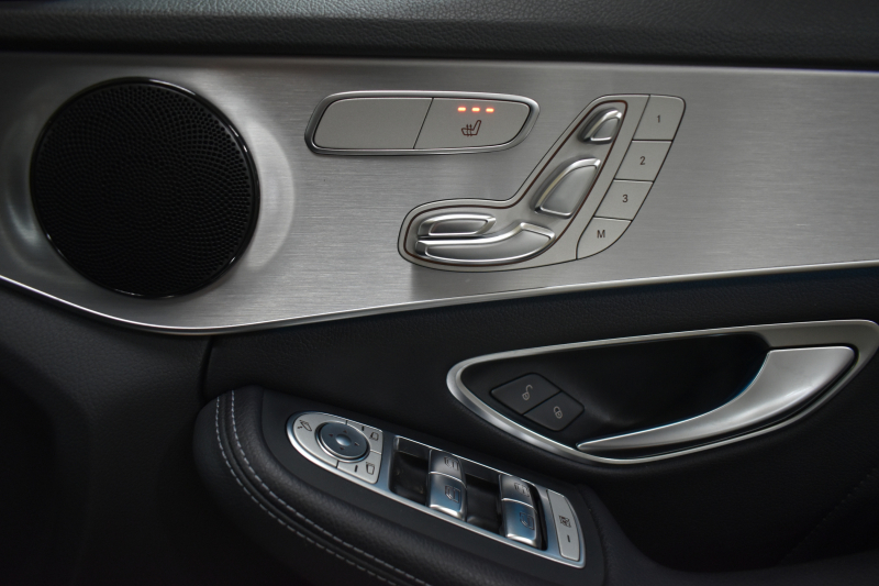 メルセデスベンツ Cクラス C180ﾜｺﾞﾝ ﾛｰﾚｳｽED ﾚｰﾀﾞｰｾｰﾌﾃｨP AMGﾗｲﾝ 特別仕様車 ﾊﾟﾉﾗﾏｻﾝﾙｰﾌ 革 AMGｴｱﾛ18AW ﾃﾞｨｽﾄﾛﾆｯｸ ﾌﾞﾗｲﾝﾄﾞｽﾎﾟｯﾄ ﾚｰﾝｷｰﾌﾟ ﾊﾟｰｷﾝｸﾞﾊﾟｲﾛｯﾄ ﾊﾟｰｸﾄﾛﾆｯｸ ｷｰﾚｽｺﾞｰ ﾅﾋﾞTV Bｶﾒﾗ ｵｰﾄﾃｰﾙｹﾞｰﾄ 2年保証