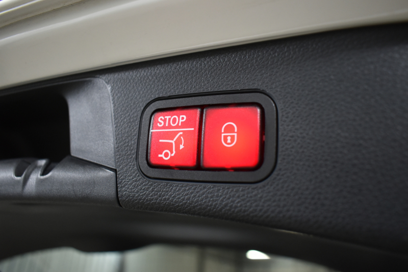 メルセデスベンツ Cクラス C180ﾜｺﾞﾝ ﾛｰﾚｳｽED ﾚｰﾀﾞｰｾｰﾌﾃｨP AMGﾗｲﾝ 特別仕様車 ﾊﾟﾉﾗﾏｻﾝﾙｰﾌ 革 AMGｴｱﾛ18AW ﾃﾞｨｽﾄﾛﾆｯｸ ﾌﾞﾗｲﾝﾄﾞｽﾎﾟｯﾄ ﾚｰﾝｷｰﾌﾟ ﾊﾟｰｷﾝｸﾞﾊﾟｲﾛｯﾄ ﾊﾟｰｸﾄﾛﾆｯｸ ｷｰﾚｽｺﾞｰ ﾅﾋﾞTV Bｶﾒﾗ ｵｰﾄﾃｰﾙｹﾞｰﾄ 2年保証