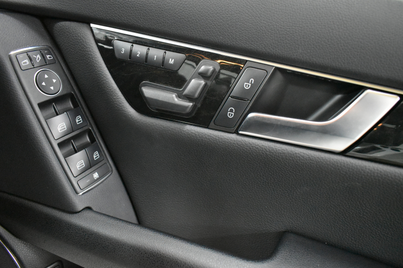 メルセデスベンツ Cクラス C200 ﾌﾞﾙｰｴﾌｨｼｪﾝｼｰ ｱﾊﾞﾝｷﾞｬﾙﾄﾞ ﾚｰﾀﾞｰｾｰﾌﾃｨP AMGｽﾀｲﾘﾝｸﾞP ｱﾄﾞﾊﾞﾝｽﾄﾗｲﾄP 後期 AMGｴｱﾛ17AW  ﾃﾞｨｽﾄﾛﾆｯｸ ﾌﾞﾗｲﾝﾄﾞｽﾎﾟｯﾄ ﾚｰﾝｷｰﾌﾟ ﾅﾋﾞTV ﾊﾞｯｸｶﾒﾗ 2年保証