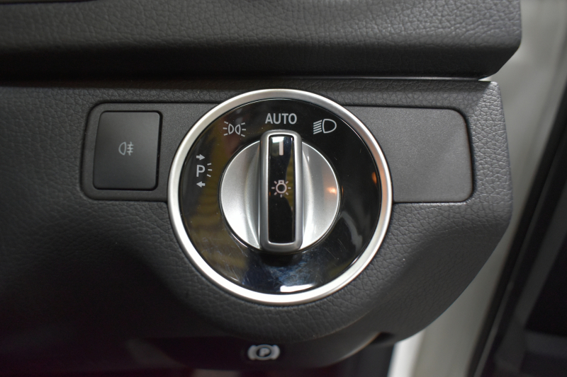 メルセデスベンツ Cクラス C200 ﾌﾞﾙｰｴﾌｨｼｪﾝｼｰ ｱﾊﾞﾝｷﾞｬﾙﾄﾞ ﾚｰﾀﾞｰｾｰﾌﾃｨP AMGｽﾀｲﾘﾝｸﾞP ｱﾄﾞﾊﾞﾝｽﾄﾗｲﾄP 後期 AMGｴｱﾛ17AW  ﾃﾞｨｽﾄﾛﾆｯｸ ﾌﾞﾗｲﾝﾄﾞｽﾎﾟｯﾄ ﾚｰﾝｷｰﾌﾟ ﾅﾋﾞTV ﾊﾞｯｸｶﾒﾗ 2年保証