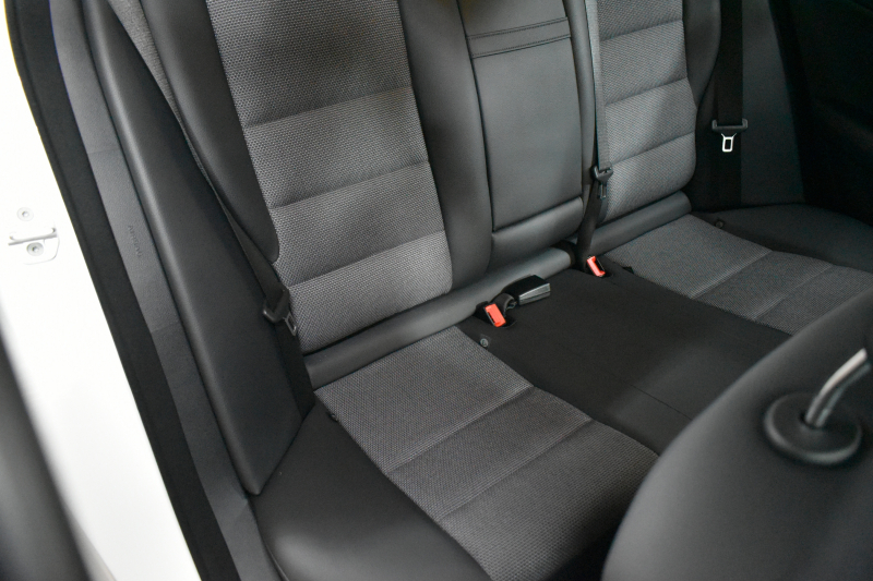 メルセデスベンツ Cクラス C200 ﾌﾞﾙｰｴﾌｨｼｪﾝｼｰ ｱﾊﾞﾝｷﾞｬﾙﾄﾞ ﾚｰﾀﾞｰｾｰﾌﾃｨP AMGｽﾀｲﾘﾝｸﾞP ｱﾄﾞﾊﾞﾝｽﾄﾗｲﾄP 後期 AMGｴｱﾛ17AW  ﾃﾞｨｽﾄﾛﾆｯｸ ﾌﾞﾗｲﾝﾄﾞｽﾎﾟｯﾄ ﾚｰﾝｷｰﾌﾟ ﾅﾋﾞTV ﾊﾞｯｸｶﾒﾗ 2年保証