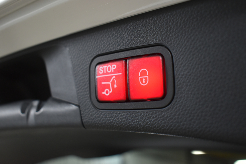 メルセデスベンツ Cクラス C200ﾜｺﾞﾝ AVG AMGﾗｲﾝ ﾚｰﾀﾞｰｾｰﾌﾃｨP 後期 AMGｴｱﾛ18AW ｴｱｻｽ 革 ﾃﾞｨｽﾄﾛﾆｯｸ ﾌﾞﾗｲﾝﾄﾞｽﾎﾟｯﾄ ﾚｰﾝｷｰﾌﾟ ﾅﾋﾞTV ﾊﾞｯｸｶﾒﾗ ｵｰﾄﾃｰﾙｹﾞｰﾄ ｷｰﾚｽｺﾞｰ 2年保証