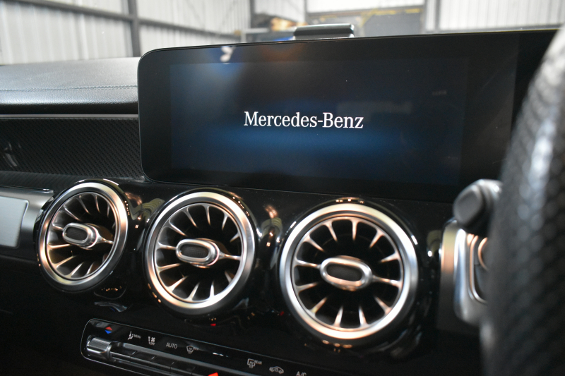 メルセデスベンツ GLB GLB250 4ﾏﾁｯｸ ｽﾎﾟｰﾂ AMGﾗｲﾝ ﾅﾋﾞｹﾞｰｼｮﾝP ﾅｲﾄP ﾚｰﾀﾞｰｾｰﾌﾃｨP 革 AMGｴｱﾛ20AW MBUXﾅﾋﾞTV 360ｶﾒﾗ ﾜｲﾔﾚｽﾁｬｰｼﾞ ﾌｯﾄｹﾞｰﾄ ﾃﾞｨｽﾄﾛ ﾌﾞﾗｲﾝﾄﾞS ﾚｰﾝｷｰﾌﾟ ｷｰﾚｽｺﾞｰ 3列ｼｰﾄ7人乗 2年保証