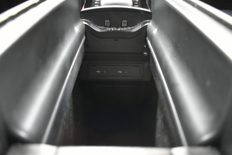 メルセデスベンツ GLB GLB250 4ﾏﾁｯｸ ｽﾎﾟｰﾂ AMGﾗｲﾝ ﾅﾋﾞｹﾞｰｼｮﾝP ﾅｲﾄP ﾚｰﾀﾞｰｾｰﾌﾃｨP 革 AMGｴｱﾛ20AW MBUXﾅﾋﾞTV 360ｶﾒﾗ ﾜｲﾔﾚｽﾁｬｰｼﾞ ﾌｯﾄｹﾞｰﾄ ﾃﾞｨｽﾄﾛ ﾌﾞﾗｲﾝﾄﾞS ﾚｰﾝｷｰﾌﾟ ｷｰﾚｽｺﾞｰ 3列ｼｰﾄ7人乗 2年保証