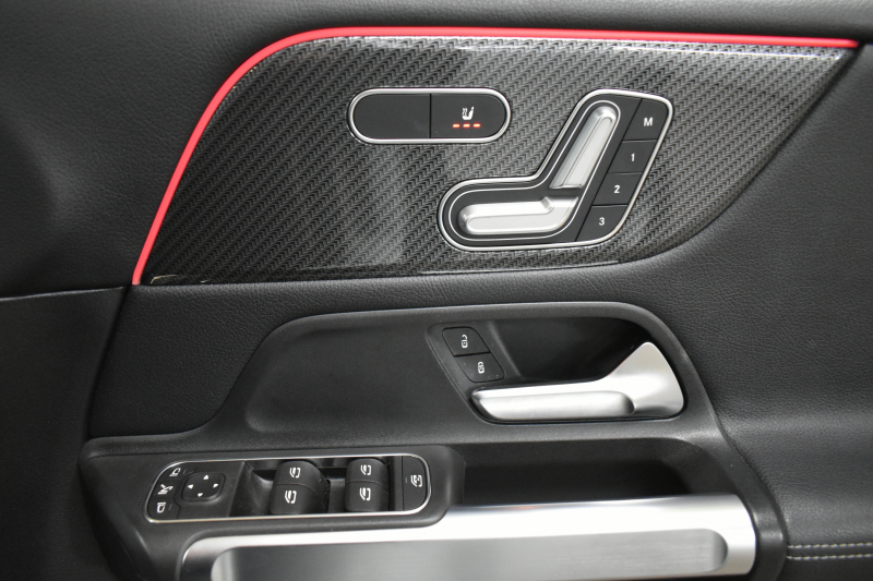 メルセデスベンツ GLB GLB250 4ﾏﾁｯｸ ｽﾎﾟｰﾂ AMGﾗｲﾝ ﾅﾋﾞｹﾞｰｼｮﾝP ﾅｲﾄP ﾚｰﾀﾞｰｾｰﾌﾃｨP 革 AMGｴｱﾛ20AW MBUXﾅﾋﾞTV 360ｶﾒﾗ ﾜｲﾔﾚｽﾁｬｰｼﾞ ﾌｯﾄｹﾞｰﾄ ﾃﾞｨｽﾄﾛ ﾌﾞﾗｲﾝﾄﾞS ﾚｰﾝｷｰﾌﾟ ｷｰﾚｽｺﾞｰ 3列ｼｰﾄ7人乗 2年保証