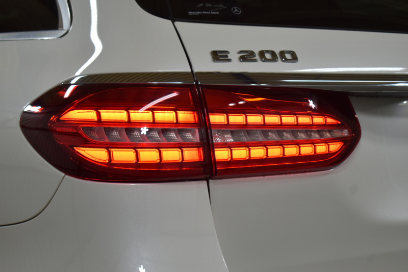 メルセデスベンツ Eクラス E200ﾜｺﾞﾝ ｽﾎﾟｰﾂ BSG搭載 ｴｸｽｸﾙｰｼﾌﾞP AMGﾗｲﾝｲﾝﾃﾘｱP ﾚｰﾀﾞｰｾｰﾌﾃｨP 後期型 ﾊﾟﾉﾗﾏｻﾝﾙｰﾌ 革 ﾌﾞﾙﾒｽﾀｰ HUD ｴｱﾊﾞﾗﾝｽP ﾊﾟﾜｰﾄﾗﾝｸ AMGｴｱﾛ19AW MBUXARﾅﾋﾞTV 360ｶﾒﾗ ﾜｲﾔﾚｽﾁｬｰｼﾞ ﾃﾞｨｽﾄﾛ ﾌﾞﾗｲﾝﾄﾞS ﾚｰﾝｷｰﾌﾟ 2年保証