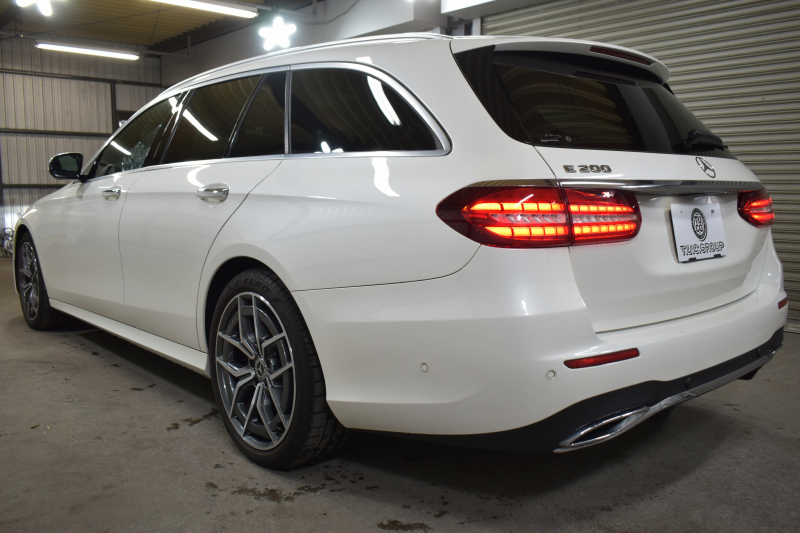 メルセデスベンツ Eクラス E200ﾜｺﾞﾝ ｽﾎﾟｰﾂ BSG搭載 ｴｸｽｸﾙｰｼﾌﾞP AMGﾗｲﾝｲﾝﾃﾘｱP ﾚｰﾀﾞｰｾｰﾌﾃｨP 後期型 ﾊﾟﾉﾗﾏｻﾝﾙｰﾌ 革 ﾌﾞﾙﾒｽﾀｰ HUD ｴｱﾊﾞﾗﾝｽP ﾊﾟﾜｰﾄﾗﾝｸ AMGｴｱﾛ19AW MBUXARﾅﾋﾞTV 360ｶﾒﾗ ﾜｲﾔﾚｽﾁｬｰｼﾞ ﾃﾞｨｽﾄﾛ ﾌﾞﾗｲﾝﾄﾞS ﾚｰﾝｷｰﾌﾟ 2年保証