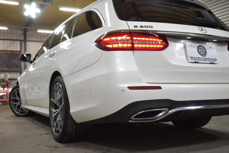 メルセデスベンツ Eクラス E200ﾜｺﾞﾝ ｽﾎﾟｰﾂ BSG搭載 ｴｸｽｸﾙｰｼﾌﾞP AMGﾗｲﾝｲﾝﾃﾘｱP ﾚｰﾀﾞｰｾｰﾌﾃｨP 後期型 ﾊﾟﾉﾗﾏｻﾝﾙｰﾌ 革 ﾌﾞﾙﾒｽﾀｰ HUD ｴｱﾊﾞﾗﾝｽP ﾊﾟﾜｰﾄﾗﾝｸ AMGｴｱﾛ19AW MBUXARﾅﾋﾞTV 360ｶﾒﾗ ﾜｲﾔﾚｽﾁｬｰｼﾞ ﾃﾞｨｽﾄﾛ ﾌﾞﾗｲﾝﾄﾞS ﾚｰﾝｷｰﾌﾟ 2年保証