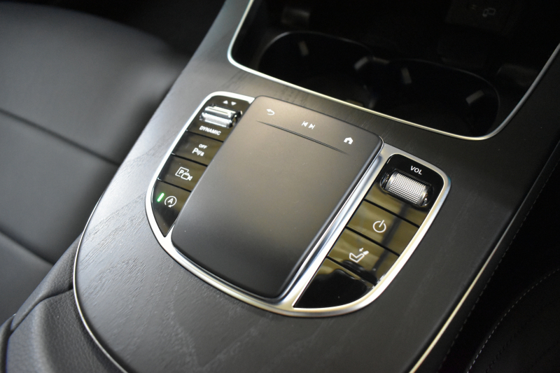 メルセデスベンツ Eクラス E200ﾜｺﾞﾝ ｽﾎﾟｰﾂ BSG搭載 ｴｸｽｸﾙｰｼﾌﾞP AMGﾗｲﾝｲﾝﾃﾘｱP ﾚｰﾀﾞｰｾｰﾌﾃｨP 後期型 ﾊﾟﾉﾗﾏｻﾝﾙｰﾌ 革 ﾌﾞﾙﾒｽﾀｰ HUD ｴｱﾊﾞﾗﾝｽP ﾊﾟﾜｰﾄﾗﾝｸ AMGｴｱﾛ19AW MBUXARﾅﾋﾞTV 360ｶﾒﾗ ﾜｲﾔﾚｽﾁｬｰｼﾞ ﾃﾞｨｽﾄﾛ ﾌﾞﾗｲﾝﾄﾞS ﾚｰﾝｷｰﾌﾟ 2年保証