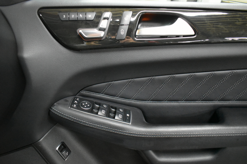 メルセデスベンツ GLE GLE350d 4ﾏﾁｯｸ ｽﾎﾟｰﾂ ﾚｰﾀﾞｰP 3.0ℓV型6気筒ﾀｰﾎﾞ 全席ﾋｰﾀｰ黒革 ﾊﾟﾉﾗﾏｻﾝﾙｰﾌ ﾊｰﾏﾝｶｰﾄﾞﾝ ﾃﾞｨｽﾄﾛ ﾌﾞﾗｲﾝﾄﾞｽﾎﾟｯﾄ ﾚｰﾝｷｰﾌﾟ AMGｴｱﾛ20AW ｻｲﾄﾞﾗﾝﾆﾝｸﾞﾎﾞｰﾄﾞ地ﾃﾞｼﾞﾅﾋﾞ360ｶﾒﾗ ﾊﾟｰｸﾄﾛ 2年保証