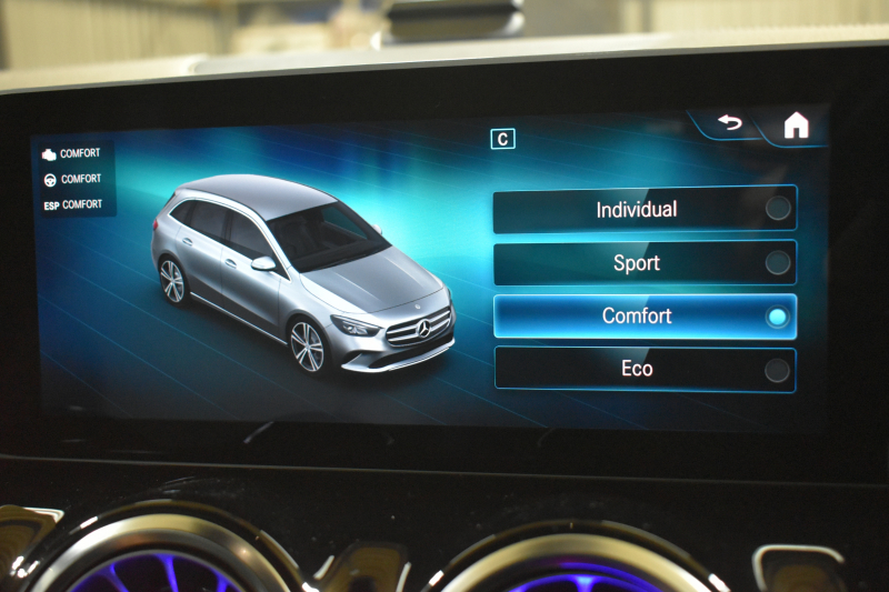 メルセデスベンツ Bクラス B180 AMGﾗｲﾝ AMGﾚｻﾞｰｴｸｽｸﾙｰｼﾌﾞP ｱﾄﾞﾊﾞﾝｽﾄﾞP ﾚｰﾀﾞｰSP  MBUXｼｽﾃﾑ ﾊﾟﾉﾗﾏR ﾋｰﾀｰ付革 ACC BSM Lﾁｪﾝｼﾞ AMGｴｱﾛ18AW ﾏﾙﾁLED HUD 対話式ﾅﾋﾞTV 360ｶﾒﾗ 2年保証