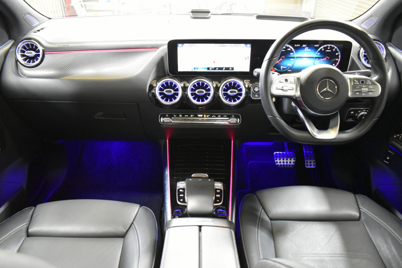 メルセデスベンツ Bクラス B180 AMGﾗｲﾝ AMGﾚｻﾞｰｴｸｽｸﾙｰｼﾌﾞP ｱﾄﾞﾊﾞﾝｽﾄﾞP ﾚｰﾀﾞｰSP  MBUXｼｽﾃﾑ ﾊﾟﾉﾗﾏR ﾋｰﾀｰ付革 ACC BSM Lﾁｪﾝｼﾞ AMGｴｱﾛ18AW ﾏﾙﾁLED HUD 対話式ﾅﾋﾞTV 360ｶﾒﾗ 2年保証