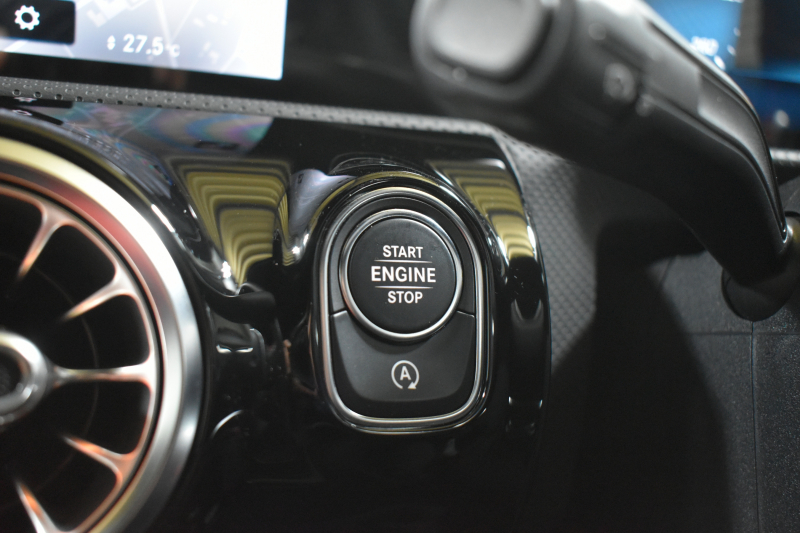 メルセデスベンツ CLAクラス CLA200d AMGﾗｲﾝ AMGﾚｻﾞｰｴｸｽｸﾙｰｼﾌﾞP ｱﾄﾞﾊﾞﾝｽﾄﾞP ﾅﾋﾞｹﾞｰｼｮﾝP ﾚｰﾀﾞｰｾｰﾌﾃｨP 1ｵｰﾅｰ ﾊﾟﾉﾗﾏｻﾝﾙｰﾌ 革 AMGｴｱﾛ18AW MBUXﾅﾋﾞTV HUD 360ｶﾒﾗ ｱﾄﾞﾊﾞﾝｽﾄﾞｻｳﾝﾄﾞ ﾃﾞｨｽﾄﾛ ﾌﾞﾗｲﾝﾄﾞS ﾚｰﾝｷｰﾌﾟ ﾌｯﾄﾄﾗﾝｸ ｷｰﾚｽｺﾞｰ 2年保証