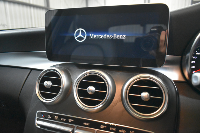 メルセデスベンツ Cクラス C220d AVG AMGﾗｲﾝ ﾚｰﾀﾞｰｾｰﾌﾃｨP 後期型  燃費18.9km  ﾋｰﾀｰ黒革 ﾃﾞｨｽﾄﾛ BSM Lﾁｪﾝｼﾞ 誤発進 AMGｴｱﾛ18AW  ｷｰﾚｽGO ﾊﾟｰｸﾄﾛ LEDﾍｯﾄﾞﾗｲﾄ ﾏﾙﾁｱﾝﾋﾞｴﾝﾄ 地ﾃﾞｼﾞﾅﾋﾞBｶﾒﾗ 2年保証