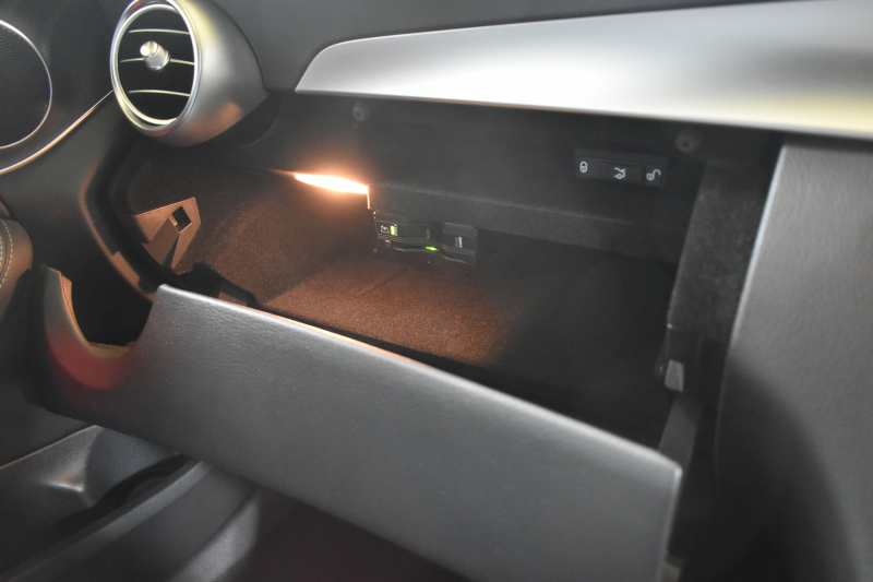 メルセデスベンツ Cクラス C220d AVG AMGﾗｲﾝ ﾚｰﾀﾞｰｾｰﾌﾃｨP 後期型  燃費18.9km  ﾋｰﾀｰ黒革 ﾃﾞｨｽﾄﾛ BSM Lﾁｪﾝｼﾞ 誤発進 AMGｴｱﾛ18AW  ｷｰﾚｽGO ﾊﾟｰｸﾄﾛ LEDﾍｯﾄﾞﾗｲﾄ ﾏﾙﾁｱﾝﾋﾞｴﾝﾄ 地ﾃﾞｼﾞﾅﾋﾞBｶﾒﾗ 2年保証