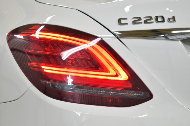 メルセデスベンツ Cクラス C220d AVG AMGﾗｲﾝ ﾚｰﾀﾞｰｾｰﾌﾃｨP 後期型  燃費18.9km  ﾋｰﾀｰ黒革 ﾃﾞｨｽﾄﾛ BSM Lﾁｪﾝｼﾞ 誤発進 AMGｴｱﾛ18AW  ｷｰﾚｽGO ﾊﾟｰｸﾄﾛ LEDﾍｯﾄﾞﾗｲﾄ ﾏﾙﾁｱﾝﾋﾞｴﾝﾄ 地ﾃﾞｼﾞﾅﾋﾞBｶﾒﾗ 2年保証