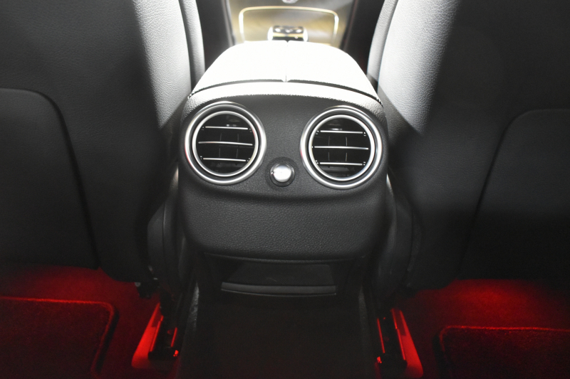 メルセデスベンツ Cクラス C220d AVG AMGﾗｲﾝ ﾚｰﾀﾞｰｾｰﾌﾃｨP 後期型  燃費18.9km  ﾋｰﾀｰ黒革 ﾃﾞｨｽﾄﾛ BSM Lﾁｪﾝｼﾞ 誤発進 AMGｴｱﾛ18AW  ｷｰﾚｽGO ﾊﾟｰｸﾄﾛ LEDﾍｯﾄﾞﾗｲﾄ ﾏﾙﾁｱﾝﾋﾞｴﾝﾄ 地ﾃﾞｼﾞﾅﾋﾞBｶﾒﾗ 2年保証