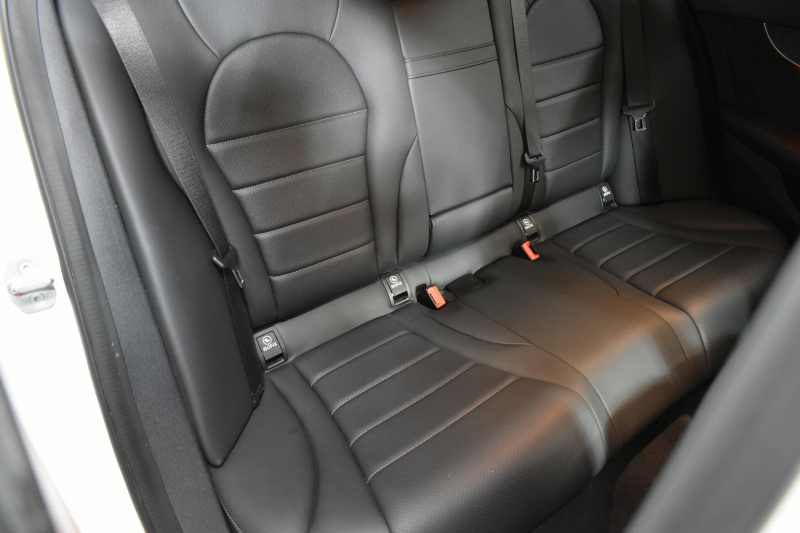 メルセデスベンツ Cクラス C220d AVG AMGﾗｲﾝ ﾚｰﾀﾞｰｾｰﾌﾃｨP 後期型  燃費18.9km  ﾋｰﾀｰ黒革 ﾃﾞｨｽﾄﾛ BSM Lﾁｪﾝｼﾞ 誤発進 AMGｴｱﾛ18AW  ｷｰﾚｽGO ﾊﾟｰｸﾄﾛ LEDﾍｯﾄﾞﾗｲﾄ ﾏﾙﾁｱﾝﾋﾞｴﾝﾄ 地ﾃﾞｼﾞﾅﾋﾞBｶﾒﾗ 2年保証