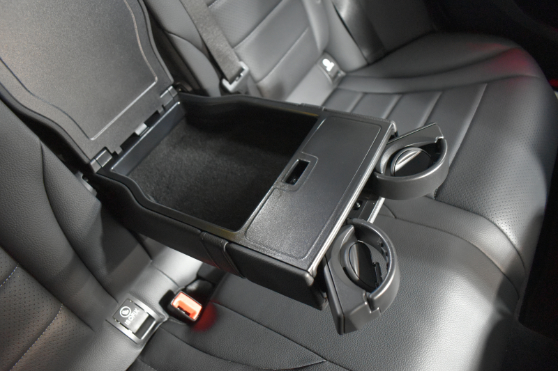 メルセデスベンツ Cクラス C220d AVG AMGﾗｲﾝ ﾚｰﾀﾞｰｾｰﾌﾃｨP 後期型  燃費18.9km  ﾋｰﾀｰ黒革 ﾃﾞｨｽﾄﾛ BSM Lﾁｪﾝｼﾞ 誤発進 AMGｴｱﾛ18AW  ｷｰﾚｽGO ﾊﾟｰｸﾄﾛ LEDﾍｯﾄﾞﾗｲﾄ ﾏﾙﾁｱﾝﾋﾞｴﾝﾄ 地ﾃﾞｼﾞﾅﾋﾞBｶﾒﾗ 2年保証