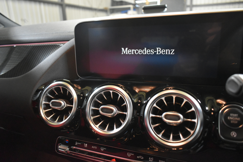 メルセデスベンツ GLA GLA200d 4M AMGﾗｲﾝ AMGﾚｻﾞｰｴｸｽｸﾙｰｼﾌﾞP ｱﾄﾞﾊﾞﾝｽﾄﾞP ﾅﾋﾞｹﾞｰｼｮﾝP ﾚｰﾀﾞｰｾｰﾌﾃｨP 1ｵｰﾅｰ ﾊﾟﾉﾗﾏｻﾝﾙｰﾌ 革 HUD ｱﾄﾞﾊﾞﾝｽﾄﾞｻｳﾝﾄﾞ AMGｴｱﾛ19AW ﾃﾞｨｽﾄﾛ ﾌﾞﾗｲﾝﾄﾞS MBUXﾅﾋﾞTV 360ｶﾒﾗ ﾌｯﾄｹﾞｰﾄ ｷｰﾚｽｺﾞｰ 2年保証