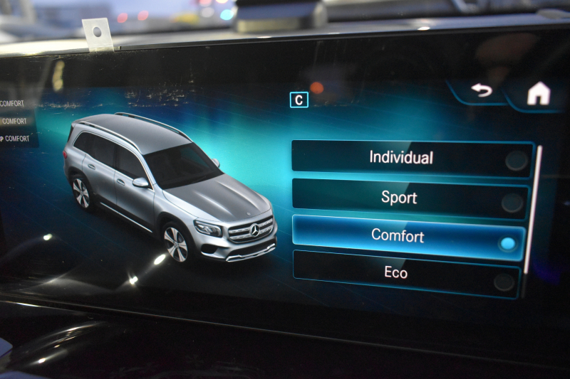 メルセデスベンツ GLB GLB200d 4ﾏﾁｯｸ AMGﾗｲﾝ AMGﾚｻﾞｰｴｸｽｸﾙｰｼﾌﾞP ｱﾄﾞﾊﾞﾝｽﾄﾞP ﾅﾋﾞｹﾞｰｼｮﾝP ﾚｰﾀﾞｰｾｰﾌﾃｨP ﾊﾟﾉﾗﾏｻﾝﾙｰﾌ 革 HUD ｱﾄﾞﾊﾞﾝｽﾄﾞｻｳﾝﾄﾞ AMGｴｱﾛ19AW MBUXﾅﾋﾞTV 360ｶﾒﾗ ﾜｲﾔﾚｽﾁｬｰｼﾞ ﾌｯﾄｹﾞｰﾄ ｷｰﾚｽｺﾞｰ 2年保証